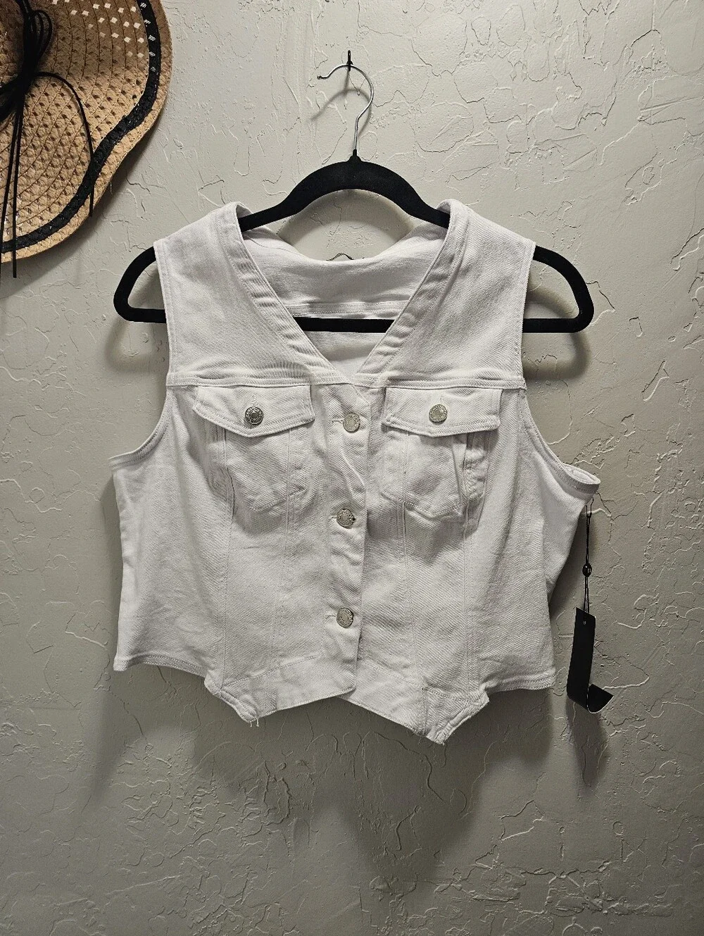 White Cropped Button-Front Vest – Chic & Versatile